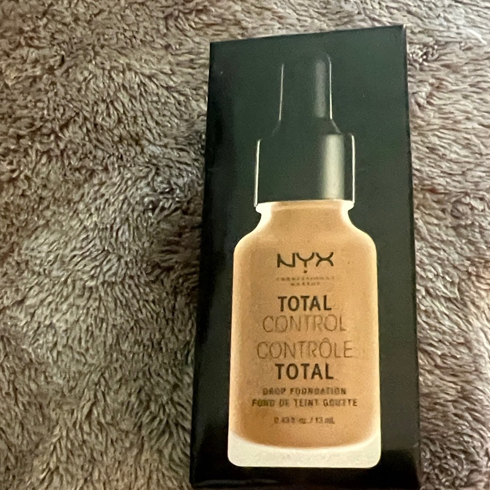 NYX Total Control Drop Foundation - Warm Beige